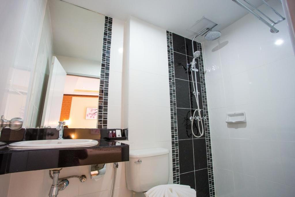 Oyo 996 Phunara Residence Patong Экстерьер фото